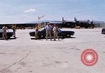 Standbild Dr Seamans Abreise Phan Rang Air Base Vietnam, 1970, aus Sekunde 23 historischem Filmmaterial Videoclip 65675026831