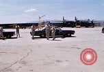 Standbild Dr Seamans Abreise Phan Rang Air Base Vietnam, 1970, aus Sekunde 24 historischem Filmmaterial Videoclip 65675026831