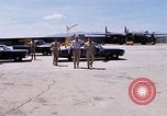 Standbild Dr Seamans Abreise Phan Rang Air Base Vietnam, 1970, aus Sekunde 26 historischem Filmmaterial Videoclip 65675026831