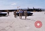 Standbild Dr Seamans Abreise Phan Rang Air Base Vietnam, 1970, aus Sekunde 27 historischem Filmmaterial Videoclip 65675026831
