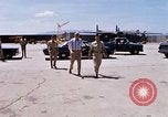 Standbild Dr Seamans Abreise Phan Rang Air Base Vietnam, 1970, aus Sekunde 28 historischem Filmmaterial Videoclip 65675026831