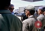 Standbild Dr Seamans Abreise Phan Rang Air Base Vietnam, 1970, aus Sekunde 31 historischem Filmmaterial Videoclip 65675026831