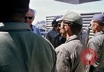 Standbild Dr Seamans Abreise Phan Rang Air Base Vietnam, 1970, aus Sekunde 32 historischem Filmmaterial Videoclip 65675026831