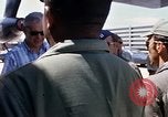 Standbild Dr Seamans Abreise Phan Rang Air Base Vietnam, 1970, aus Sekunde 33 historischem Filmmaterial Videoclip 65675026831