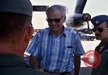 Standbild Dr Seamans Abreise Phan Rang Air Base Vietnam, 1970, aus Sekunde 36 historischem Filmmaterial Videoclip 65675026831