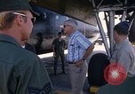 Standbild Dr Seamans Abreise Phan Rang Air Base Vietnam, 1970, aus Sekunde 41 historischem Filmmaterial Videoclip 65675026831