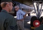Standbild Dr Seamans Abreise Phan Rang Air Base Vietnam, 1970, aus Sekunde 43 historischem Filmmaterial Videoclip 65675026831