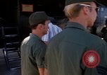 Standbild Dr Seamans Abreise Phan Rang Air Base Vietnam, 1970, aus Sekunde 44 historischem Filmmaterial Videoclip 65675026831