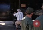 Standbild Dr Seamans Abreise Phan Rang Air Base Vietnam, 1970, aus Sekunde 45 historischem Filmmaterial Videoclip 65675026831