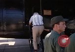 Standbild Dr Seamans Abreise Phan Rang Air Base Vietnam, 1970, aus Sekunde 46 historischem Filmmaterial Videoclip 65675026831