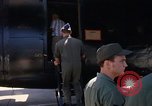 Standbild Dr Seamans Abreise Phan Rang Air Base Vietnam, 1970, aus Sekunde 50 historischem Filmmaterial Videoclip 65675026831