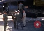 Standbild Dr Seamans Abreise Phan Rang Air Base Vietnam, 1970, aus Sekunde 54 historischem Filmmaterial Videoclip 65675026831