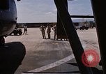 Standbild Dr Seamans Abreise Phan Rang Air Base Vietnam, 1970, aus Sekunde 56 historischem Filmmaterial Videoclip 65675026831