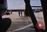 Standbild Dr Seamans Abreise Phan Rang Air Base Vietnam, 1970, aus Sekunde 57 historischem Filmmaterial Videoclip 65675026831