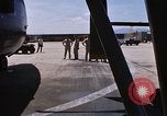Standbild Dr Seamans Abreise Phan Rang Air Base Vietnam, 1970, aus Sekunde 58 historischem Filmmaterial Videoclip 65675026831