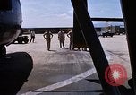Standbild Dr Seamans Abreise Phan Rang Air Base Vietnam, 1970, aus Sekunde 61 historischem Filmmaterial Videoclip 65675026831