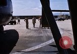 Standbild Dr Seamans Abreise Phan Rang Air Base Vietnam, 1970, aus Sekunde 62 historischem Filmmaterial Videoclip 65675026831