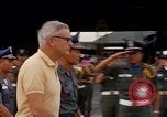 Standbild Dr Seamans präsentiert silberne Sterne Tan Son Nhut Vietnam, 1970, aus Sekunde 57 historischem Filmmaterial Videoclip 65675026832
