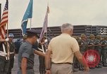 Standbild Dr Seamans präsentiert silberne Sterne Tan Son Nhut Vietnam, 1970, aus Sekunde 61 historischem Filmmaterial Videoclip 65675026832
