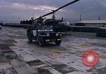 Standbild Dr Seamans Inspektion UH-1H Flugzeuge Rüstung Binh Thuy AFB Vietnam, 1970, aus Sekunde 16 historischem Filmmaterial Videoclip 65675026833