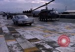 Standbild Dr Seamans Inspektion UH-1H Flugzeuge Rüstung Binh Thuy AFB Vietnam, 1970, aus Sekunde 26 historischem Filmmaterial Videoclip 65675026833