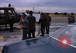 Standbild Dr Seamans Inspektion UH-1H Flugzeuge Rüstung Binh Thuy AFB Vietnam, 1970, aus Sekunde 45 historischem Filmmaterial Videoclip 65675026833
