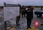 Standbild Dr Seamans Inspektion UH-1H Flugzeuge Rüstung Binh Thuy AFB Vietnam, 1970, aus Sekunde 53 historischem Filmmaterial Videoclip 65675026833