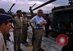 Standbild Dr Seamans Inspektion UH-1H Flugzeuge Rüstung Binh Thuy AFB Vietnam, 1970, aus Sekunde 60 historischem Filmmaterial Videoclip 65675026833