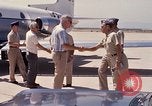 Standbild Dr Seamans Anreise Phan Rang Vietnam, 1970, aus Sekunde 30 historischem Filmmaterial Videoclip 65675026834
