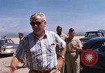 Standbild Dr Seamans Inspektion alert Kleiderbügel Phan Rang Vietnam, 1970, aus Sekunde 12 historischem Filmmaterial Videoclip 65675026835