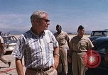 Standbild Dr Seamans Inspektion alert Kleiderbügel Phan Rang Vietnam, 1970, aus Sekunde 13 historischem Filmmaterial Videoclip 65675026835