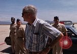 Standbild Dr Seamans Inspektion alert Kleiderbügel Phan Rang Vietnam, 1970, aus Sekunde 16 historischem Filmmaterial Videoclip 65675026835
