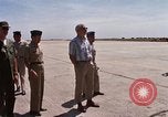 Standbild Dr Seamans Inspektion alert Kleiderbügel Phan Rang Vietnam, 1970, aus Sekunde 23 historischem Filmmaterial Videoclip 65675026835
