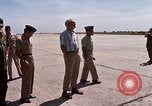 Standbild Dr Seamans Inspektion alert Kleiderbügel Phan Rang Vietnam, 1970, aus Sekunde 24 historischem Filmmaterial Videoclip 65675026835
