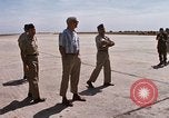 Standbild Dr Seamans Inspektion alert Kleiderbügel Phan Rang Vietnam, 1970, aus Sekunde 26 historischem Filmmaterial Videoclip 65675026835