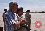Standbild Dr Seamans Inspektion alert Kleiderbügel Phan Rang Vietnam, 1970, aus Sekunde 29 historischem Filmmaterial Videoclip 65675026835