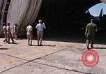 Standbild Dr Seamans Inspektion alert Kleiderbügel Phan Rang Vietnam, 1970, aus Sekunde 54 historischem Filmmaterial Videoclip 65675026835
