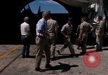 Standbild Dr Seamans Inspektion alert Kleiderbügel Phan Rang Vietnam, 1970, aus Sekunde 57 historischem Filmmaterial Videoclip 65675026835