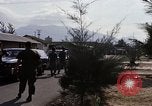 Standbild Dr Seamans geben Medaillen an die VAF-Truppen Nha Trang Vietnam AFB, 1970, aus Sekunde 9 historischem Filmmaterial Videoclip 65675026837