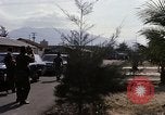 Standbild Dr Seamans geben Medaillen an die VAF-Truppen Nha Trang Vietnam AFB, 1970, aus Sekunde 10 historischem Filmmaterial Videoclip 65675026837