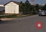 Standbild Dr Seamans geben Medaillen an die VAF-Truppen Nha Trang Vietnam AFB, 1970, aus Sekunde 57 historischem Filmmaterial Videoclip 65675026837