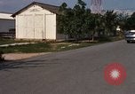 Standbild Dr Seamans geben Medaillen an die VAF-Truppen Nha Trang Vietnam AFB, 1970, aus Sekunde 58 historischem Filmmaterial Videoclip 65675026837
