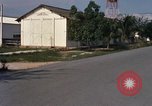 Standbild Dr Seamans geben Medaillen an die VAF-Truppen Nha Trang Vietnam AFB, 1970, aus Sekunde 60 historischem Filmmaterial Videoclip 65675026837
