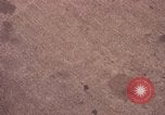 Standbild Dr Seamans Inspektion AF Truppen und Präsentation Medaillen Tan Son Nhut Vietnam, 1970, aus Sekunde 13 historischem Filmmaterial Videoclip 65675026838