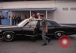 Standbild Dr Seamans Inspektion AF Truppen und Präsentation Medaillen Tan Son Nhut Vietnam, 1970, aus Sekunde 21 historischem Filmmaterial Videoclip 65675026838