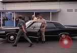 Standbild Dr Seamans Inspektion AF Truppen und Präsentation Medaillen Tan Son Nhut Vietnam, 1970, aus Sekunde 22 historischem Filmmaterial Videoclip 65675026838