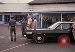 Standbild Dr Seamans Inspektion AF Truppen und Präsentation Medaillen Tan Son Nhut Vietnam, 1970, aus Sekunde 25 historischem Filmmaterial Videoclip 65675026838