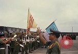Standbild Dr Seamans Inspektion AF Truppen und Präsentation Medaillen Tan Son Nhut Vietnam, 1970, aus Sekunde 48 historischem Filmmaterial Videoclip 65675026838