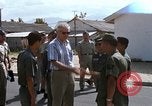 Immagine di Dr Seamans ispezionando la formazione delle strutture scolastiche Nha Trang Air Base Vietnam, 1970, secondo 11 filmato di repertorio 65675026839
