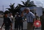 Immagine di Dr Seamans ispezionando la formazione delle strutture scolastiche Nha Trang Air Base Vietnam, 1970, secondo 15 filmato di repertorio 65675026839